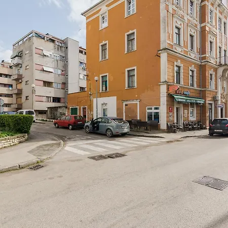 Romansa Apartment *